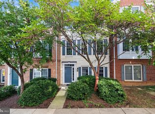 2467 Huntington Park Dr, Alexandria, VA 22303