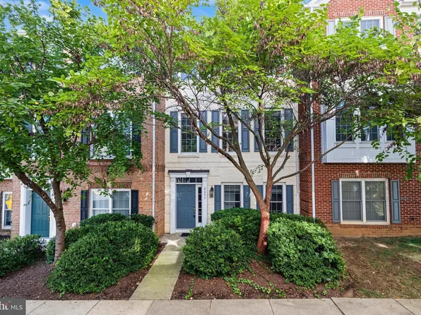 2467 Huntington Park Dr, Alexandria, VA 22303