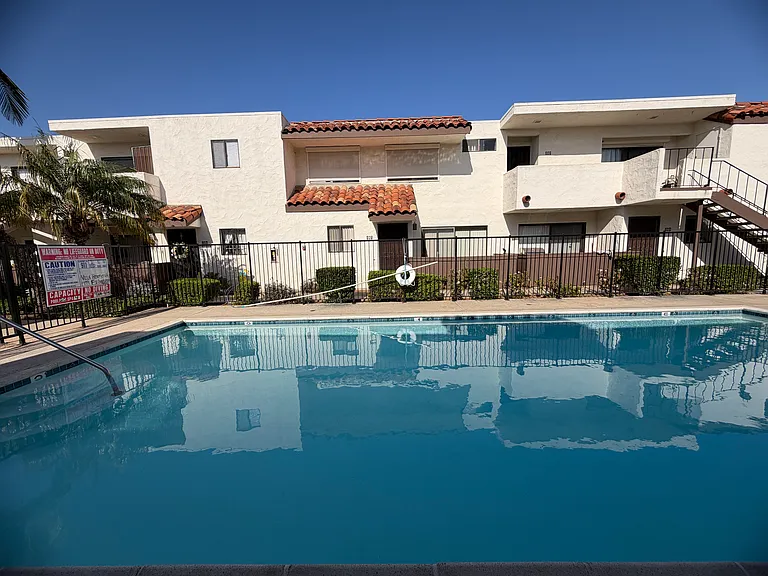 Well maintained pool and Jacuzzi