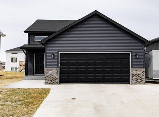 1132 46th Ave S, Moorhead, MN 56560