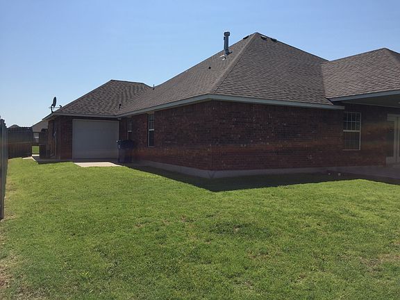 3rd image of 713 N Buckhorn Way