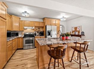 628 W Oregon Ave, Homedale, ID 83628