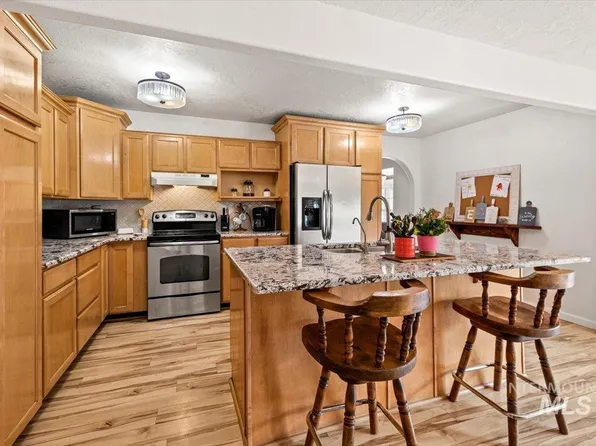 628 W Oregon Ave, Homedale, ID 83628