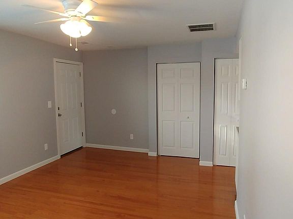 4th image of 130 E Vienna St APT 1