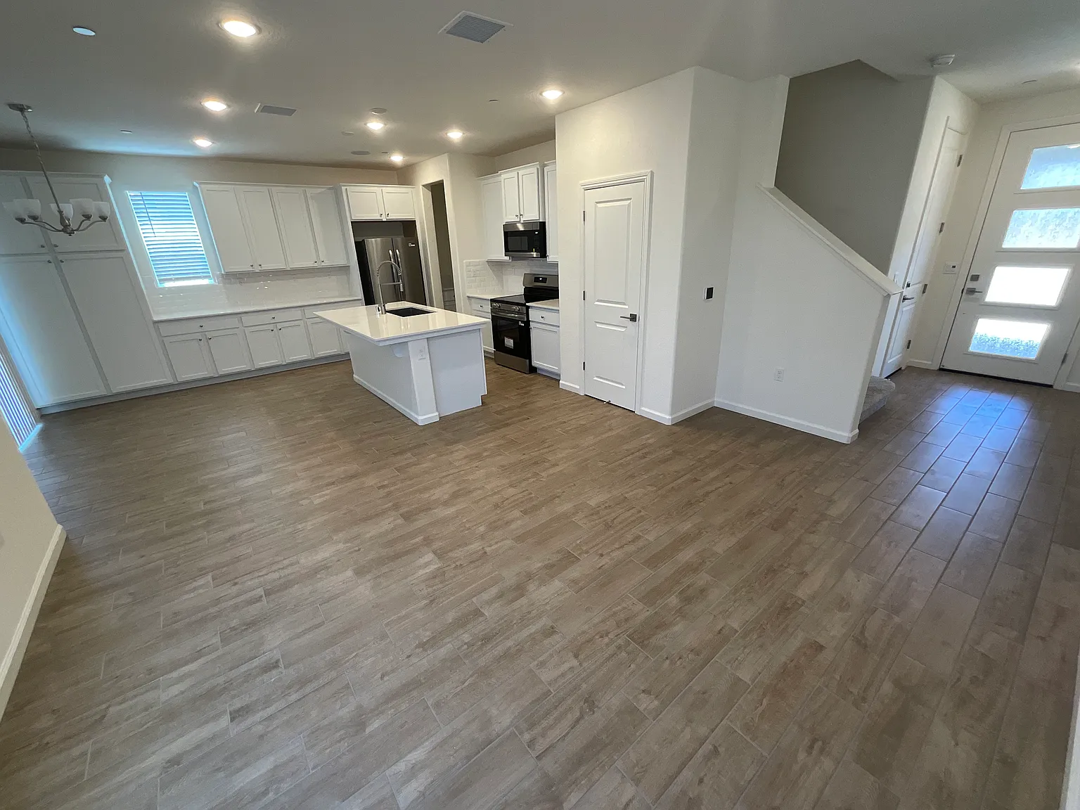 3 bed, 1651 sqft, $2,550 — Photo 3
