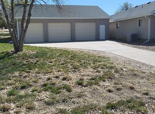 422 S East Park St, Winner, SD 57580