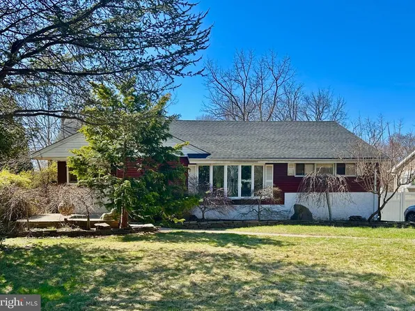 35 Fairway Dr, Yardley, PA 19067