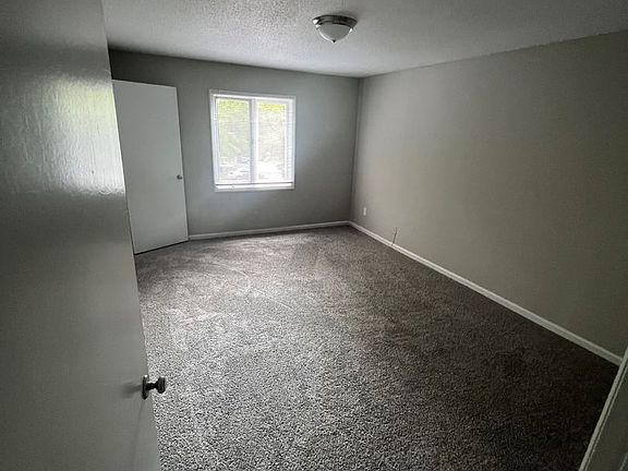5th image of 1902 Meadowlark Ln Unit 27