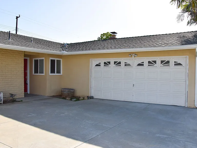2318 E Coolidge Ave — Photo 53