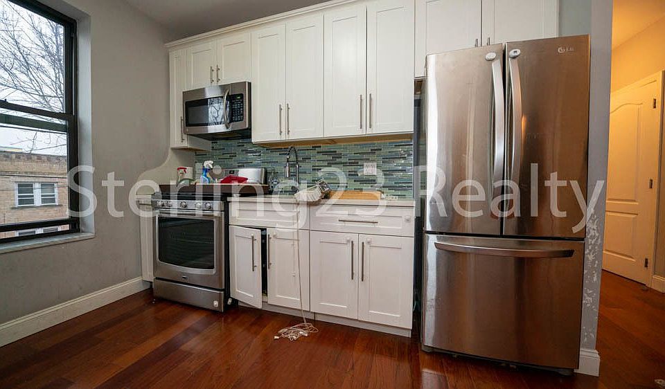 1st image of 2304 Crescent St APT 2A
