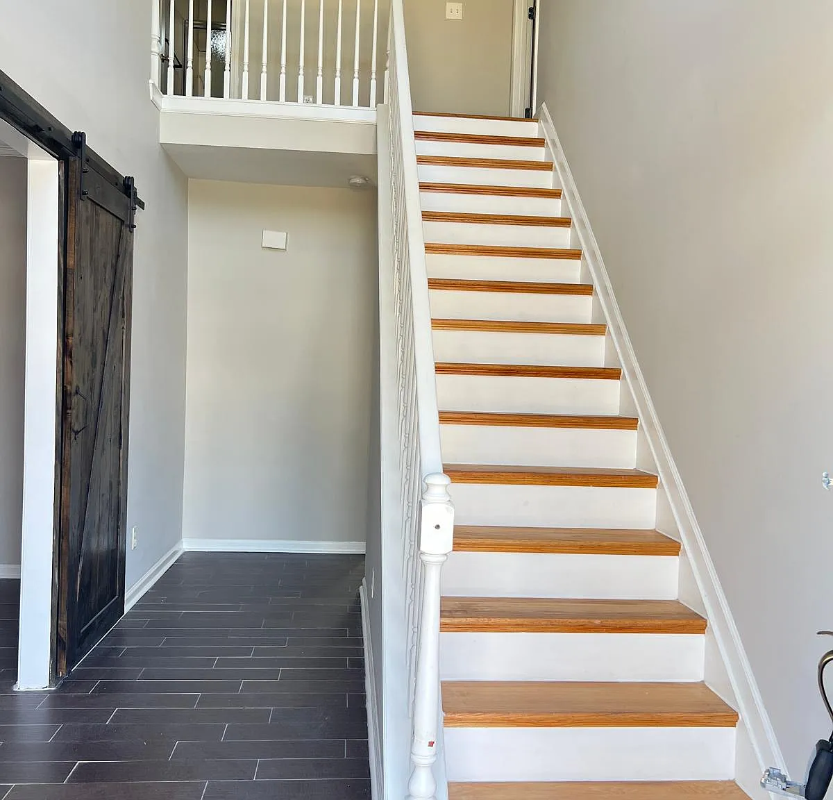 3 bed, 2.5 bath, 2354 sqft, $3,100 — Photo 2