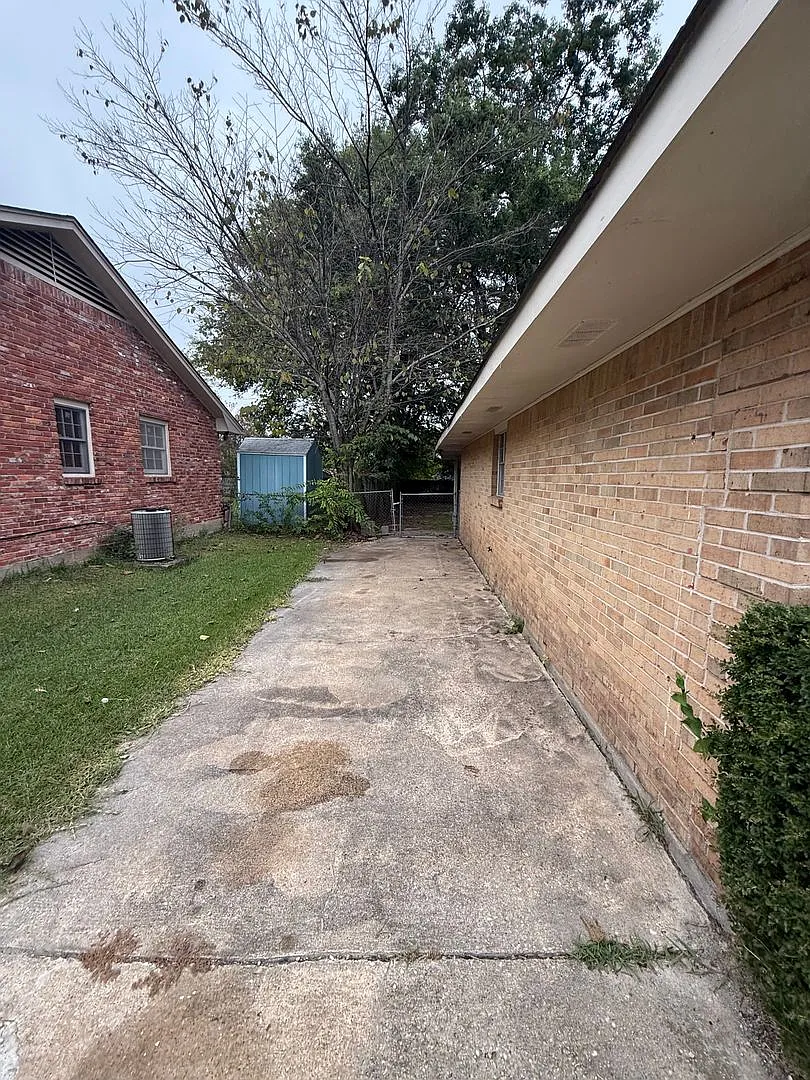 3 bed, 2.0 bath, 1817 sqft, $1,350 — Photo 3