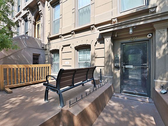 2nd image of 209 Hancock St APT 3R