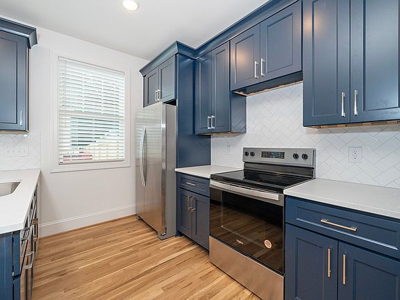 3rd image of 1634 1/2 Crest Rd