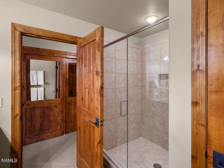 1704 E Trade Winds Ct — Photo 25