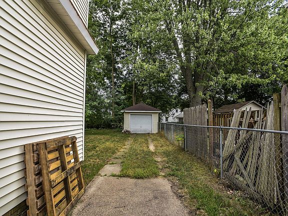 3rd image of 1720 Linden Ave SE