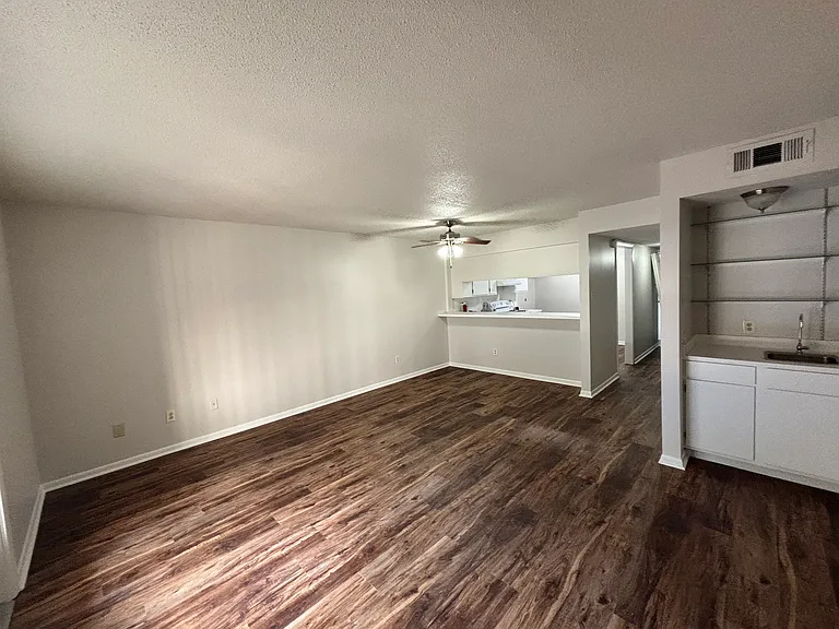 402 W Power Ave #5 — Photo 5