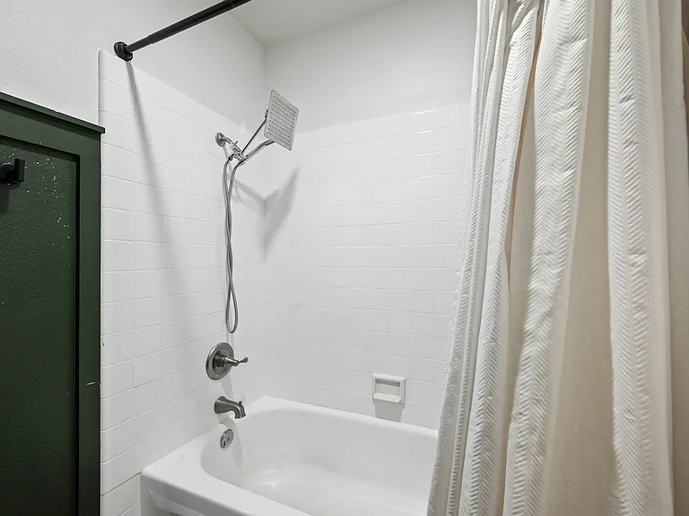 1825 Caddington Dr — Photo 25