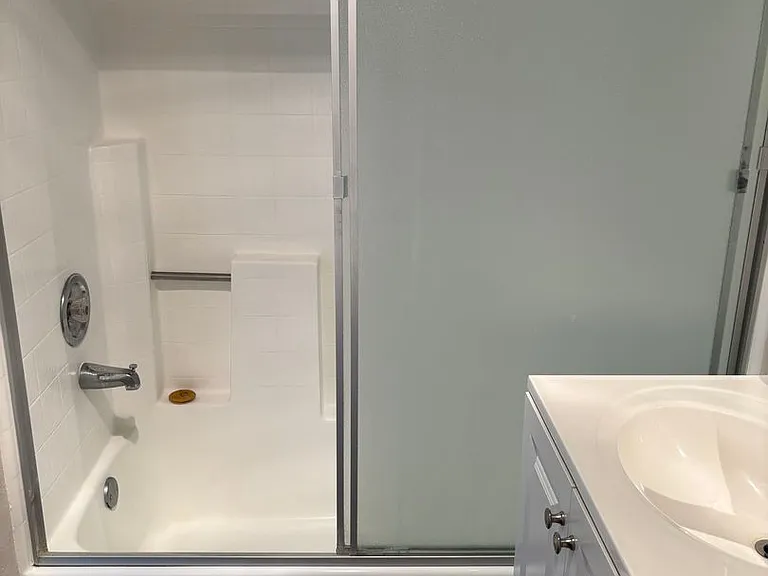 Spacious 1-Bed Apartments in Gated Tujunga Community — Photo 18