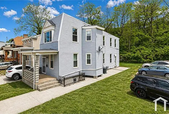 5 bed, 1784 sqft, $2,040 — Photo 2