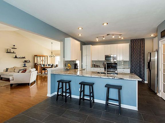 5th image of 10499 Glen Abbey Close