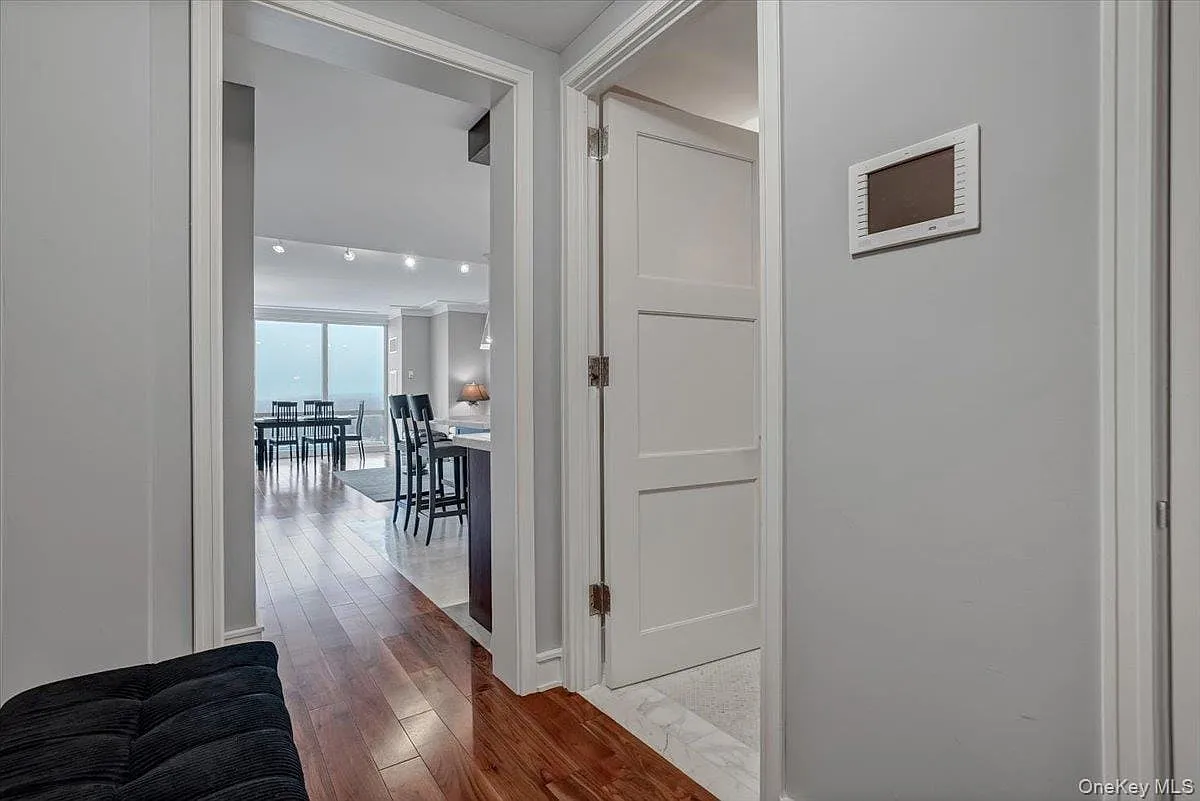 2 bed, 2.5 bath, 1450 sqft, $6,750 — Photo 2