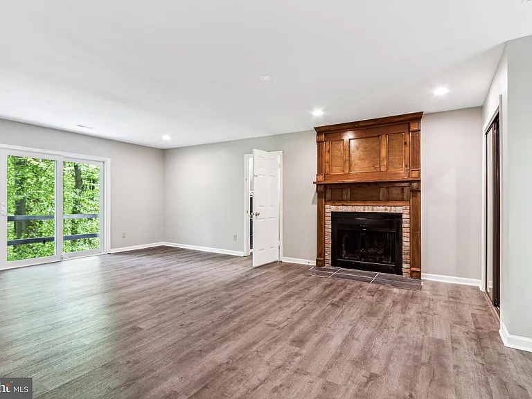 12203 Ashley Ct — Photo 15