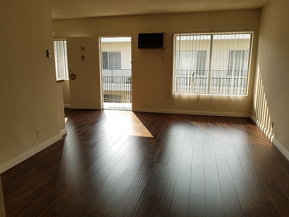 4th image of 1830 Greenfield Ave APT 18