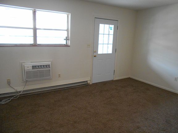 3rd image of 718 E 18th St APT B10