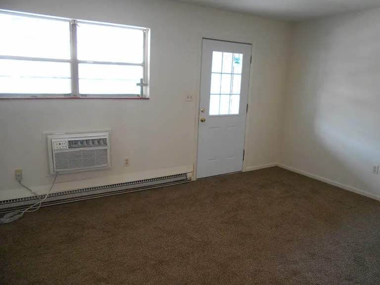 718 E 18th St #B10 — Photo 3