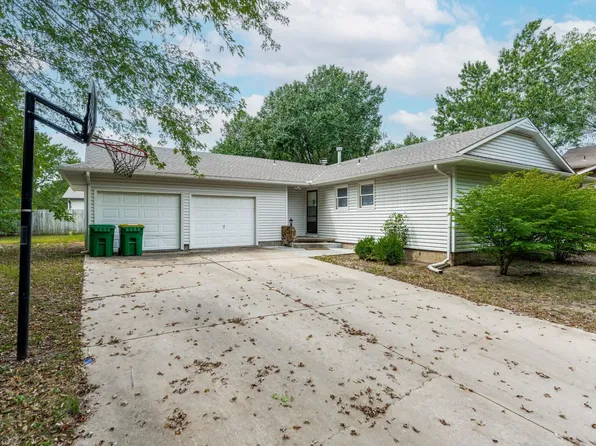 5729 Kentford Cir, Wichita, KS 67220