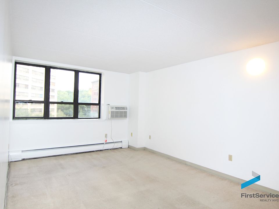 1st image of 220 Manhattan Ave APT 4B