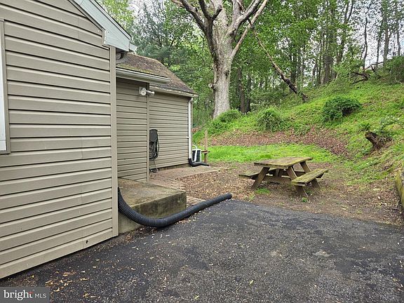 3rd image of 718 Wilson Ave