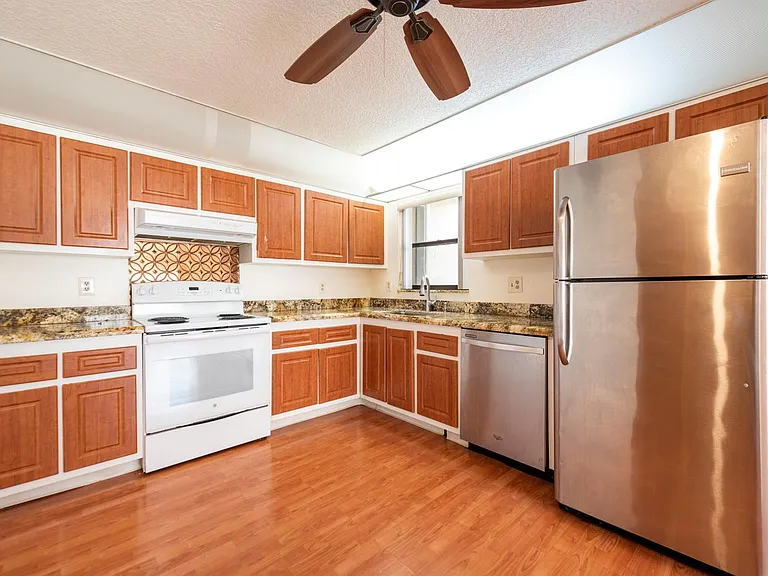 9641 Riverside Dr #F1 — Photo 26