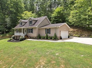 606 Redwood Ln, Elkview, WV 25071