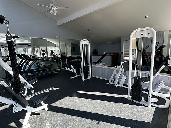 3rd image of 3454 Castle Glen Dr Unit 115