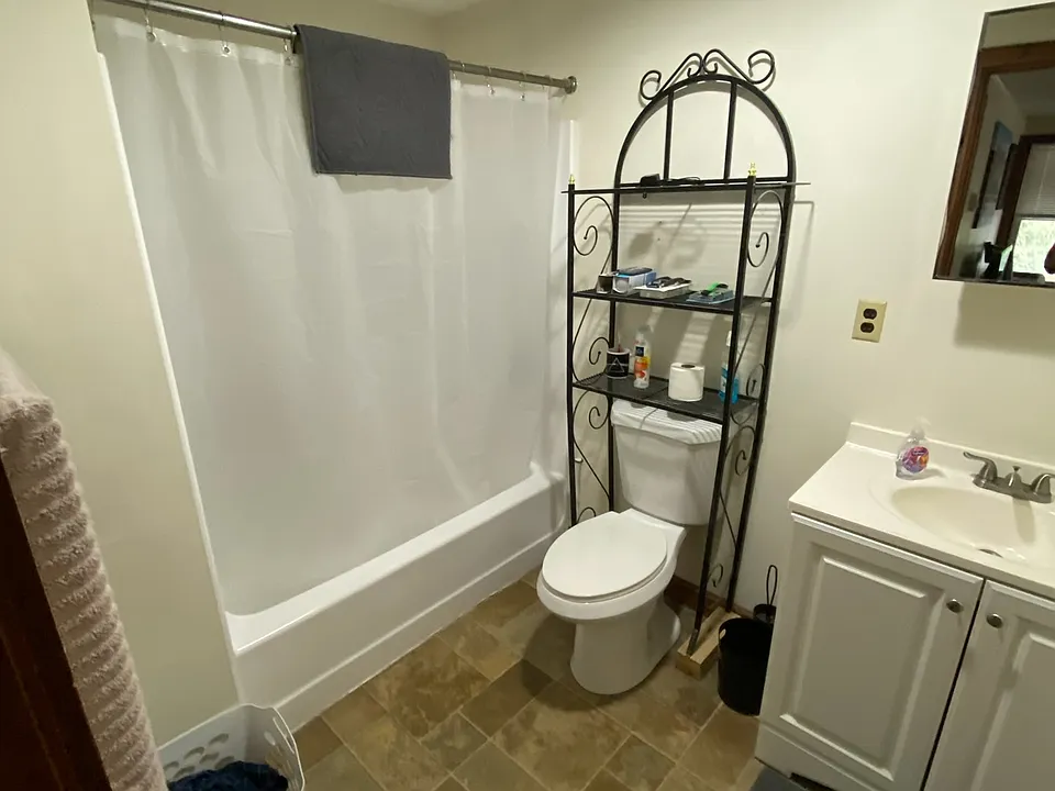 19 E Main St #1