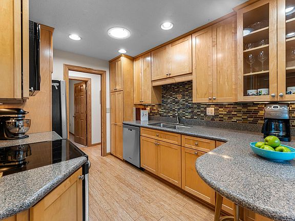 3rd image of 2810 W 60th St