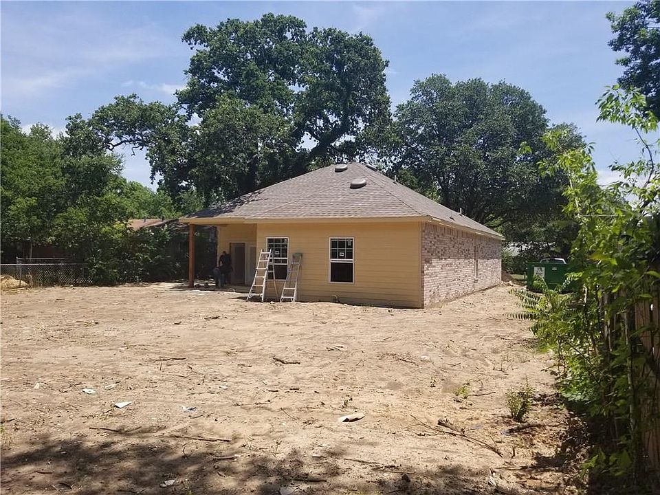 2nd image of 321 Campus Dr