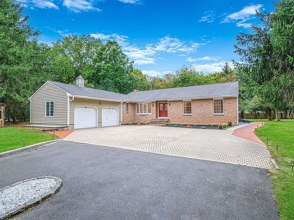 1st image of 470 Moores Ln N