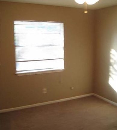 4th image of 2354 Cornell Dr