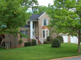 4413 9th St NE, Hickory, NC 28601