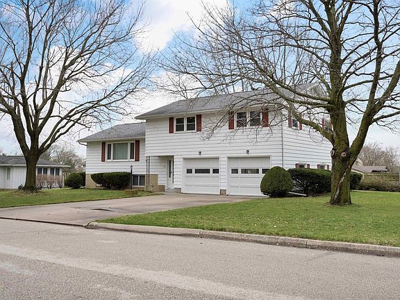 3rd image of 301 Oakwood Pl