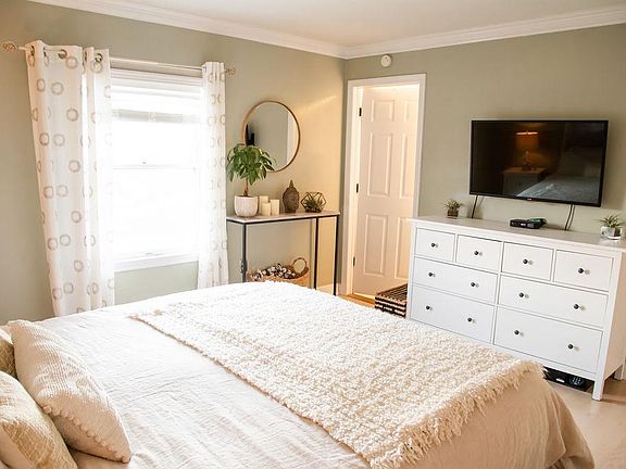 5th image of 68 Florence Ave #1