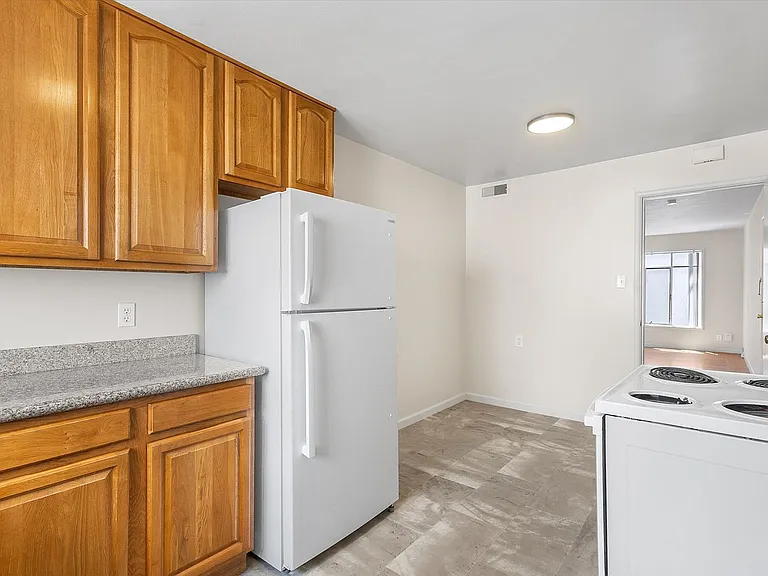 643 Beacon St #2 - 1 bedroom | 1 bath — Photo 8