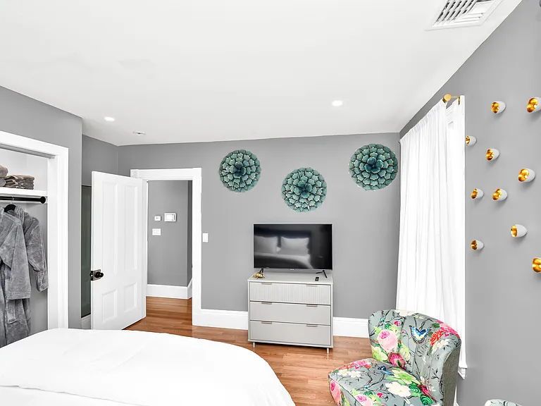 10 Pierce Ave #2 — Photo 49