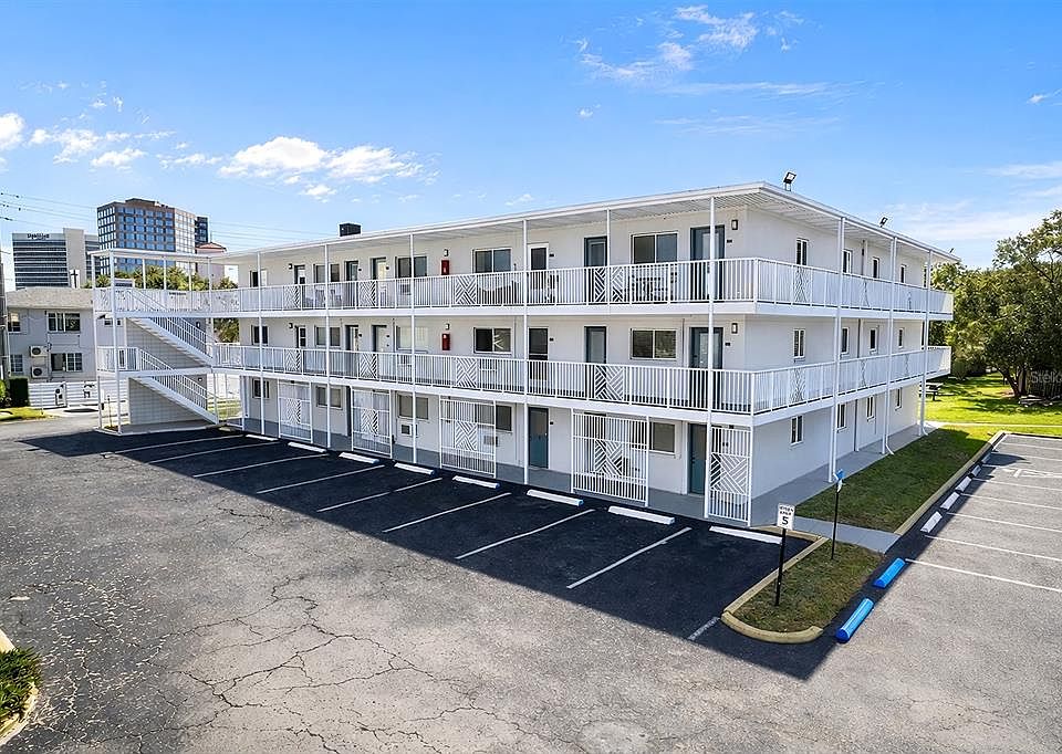 1st image of 320 Lakeview St APT 221