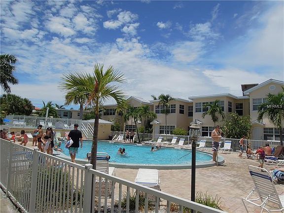 4th image of 19417 Gulf Blvd APT F112