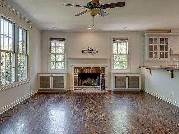5th image of 3813 Dartmouth Ave