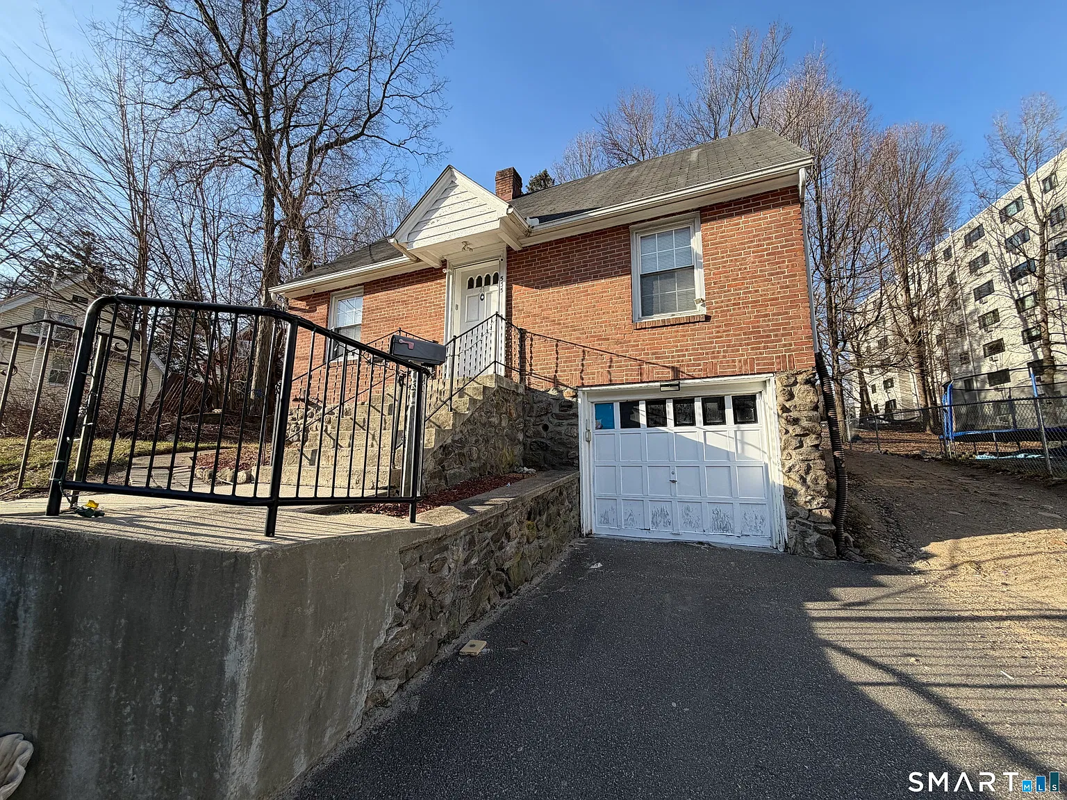 3 bed, 1.0 bath, 1125 sqft, $2,200 — Photo 1